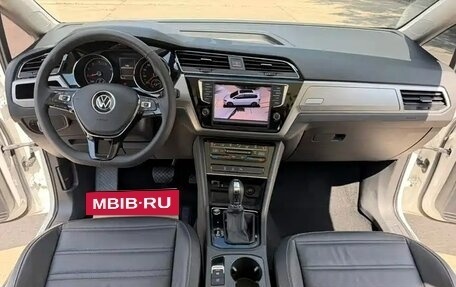 Volkswagen Touran III, 2022 год, 1 600 004 рублей, 12 фотография