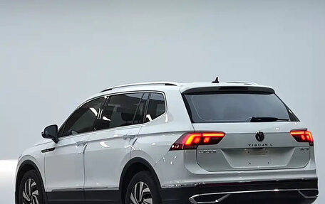 Volkswagen Tiguan II, 2022 год, 2 460 000 рублей, 5 фотография