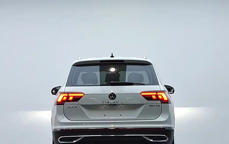 Volkswagen Tiguan II, 2022 год, 2 460 000 рублей, 6 фотография