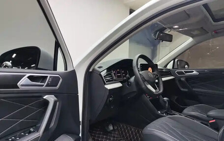 Volkswagen Tiguan II, 2022 год, 2 460 000 рублей, 7 фотография