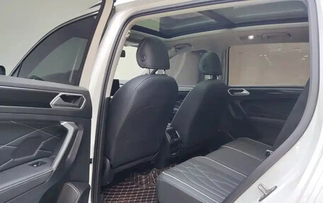Volkswagen Tiguan II, 2022 год, 2 460 000 рублей, 8 фотография