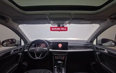 Volkswagen Tiguan II, 2022 год, 2 460 000 рублей, 9 фотография