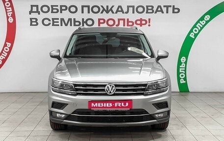 Volkswagen Tiguan II, 2017 год, 2 448 000 рублей, 2 фотография