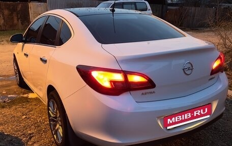 Opel Astra J, 2014 год, 1 000 000 рублей, 4 фотография