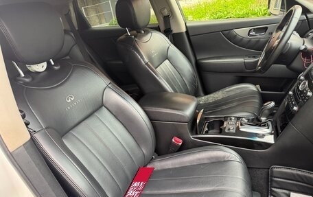 Infiniti FX II, 2011 год, 1 900 000 рублей, 20 фотография