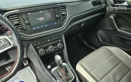 Volkswagen T-Roc I, 2021 год, 1 684 010 рублей, 10 фотография