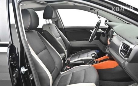 KIA Stonic, 2019 год, 1 268 010 рублей, 10 фотография