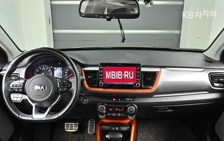 KIA Stonic, 2019 год, 1 268 010 рублей, 7 фотография