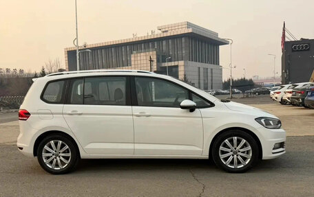 Volkswagen Touran III, 2022 год, 1 421 003 рублей, 5 фотография