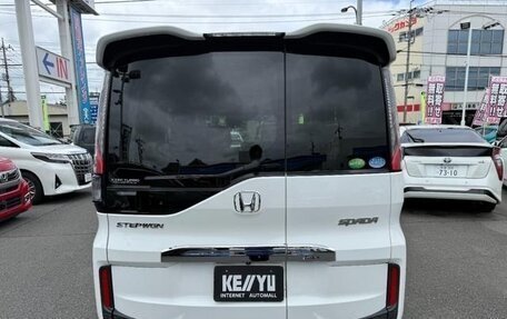 Honda Stepwgn IV, 2017 год, 1 600 000 рублей, 6 фотография