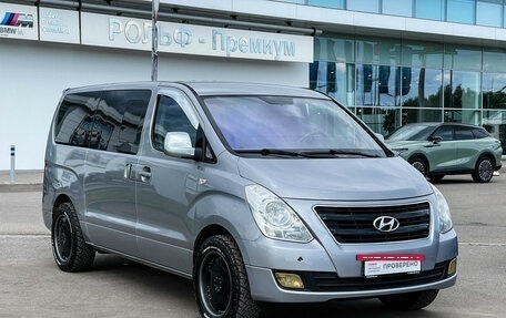 Hyundai Grand Starex Grand Starex I рестайлинг 2, 2016 год, 2 990 000 рублей, 3 фотография