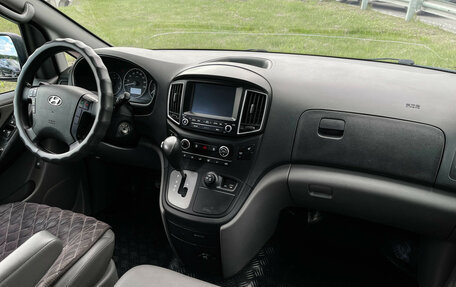 Hyundai Grand Starex Grand Starex I рестайлинг 2, 2016 год, 2 990 000 рублей, 10 фотография