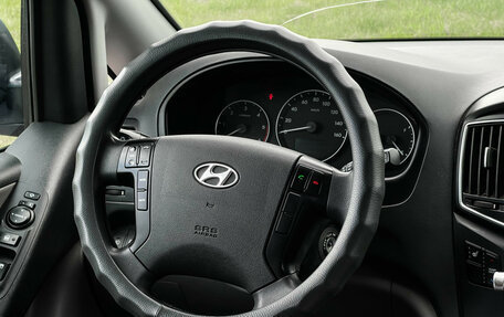 Hyundai Grand Starex Grand Starex I рестайлинг 2, 2016 год, 2 990 000 рублей, 15 фотография