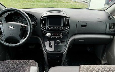 Hyundai Grand Starex Grand Starex I рестайлинг 2, 2016 год, 2 990 000 рублей, 13 фотография