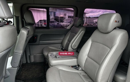 Hyundai Grand Starex Grand Starex I рестайлинг 2, 2016 год, 2 990 000 рублей, 11 фотография
