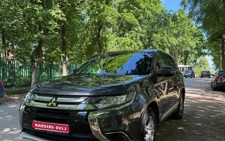 Mitsubishi Outlander III рестайлинг 3, 2017 год, 1 850 000 рублей, 1 фотография