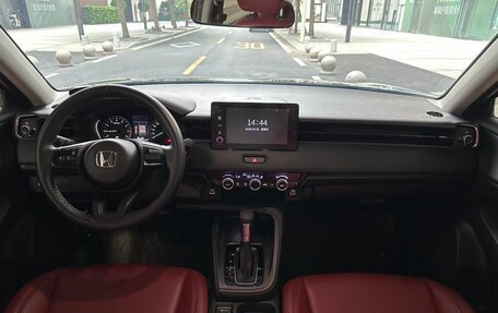 Honda Vezel, 2023 год, 1 800 000 рублей, 10 фотография