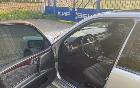 Mercedes-Benz E-Класс, 1995 год, 550 000 рублей, 6 фотография