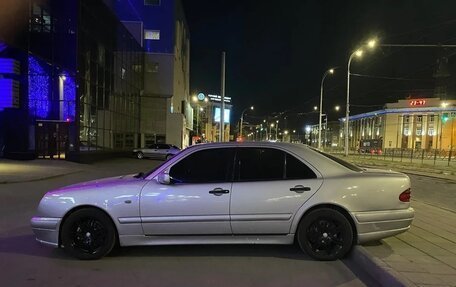Mercedes-Benz E-Класс, 1995 год, 550 000 рублей, 9 фотография