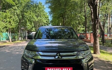 Mitsubishi Outlander III рестайлинг 3, 2017 год, 1 850 000 рублей, 3 фотография