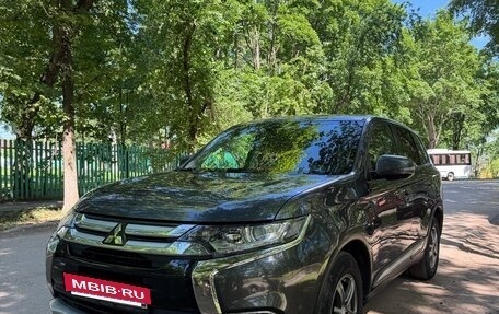 Mitsubishi Outlander III рестайлинг 3, 2017 год, 1 850 000 рублей, 2 фотография