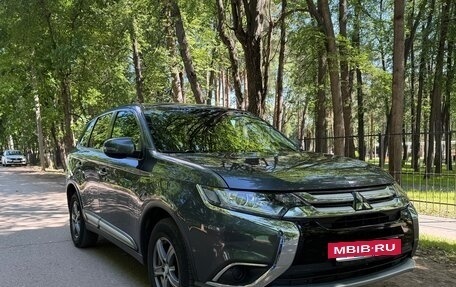 Mitsubishi Outlander III рестайлинг 3, 2017 год, 1 850 000 рублей, 4 фотография