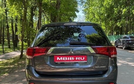 Mitsubishi Outlander III рестайлинг 3, 2017 год, 1 850 000 рублей, 6 фотография