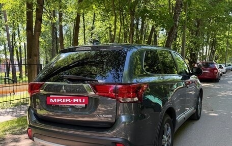 Mitsubishi Outlander III рестайлинг 3, 2017 год, 1 850 000 рублей, 7 фотография