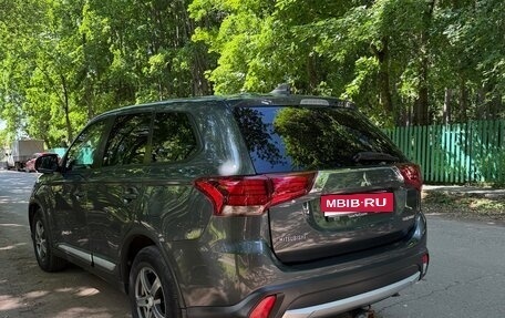 Mitsubishi Outlander III рестайлинг 3, 2017 год, 1 850 000 рублей, 5 фотография