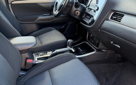 Mitsubishi Outlander III рестайлинг 3, 2017 год, 1 850 000 рублей, 19 фотография