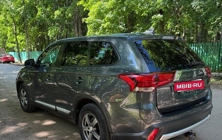Mitsubishi Outlander III рестайлинг 3, 2017 год, 1 850 000 рублей, 8 фотография