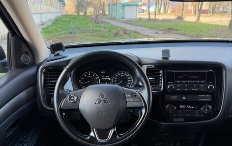 Mitsubishi Outlander III рестайлинг 3, 2017 год, 1 850 000 рублей, 21 фотография