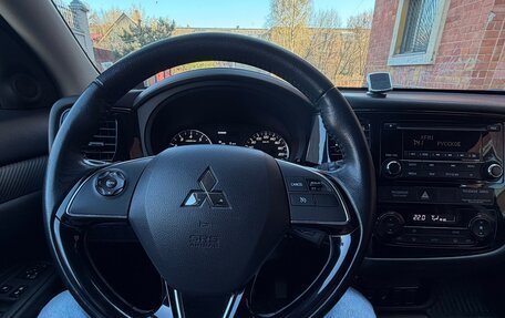 Mitsubishi Outlander III рестайлинг 3, 2017 год, 1 850 000 рублей, 12 фотография