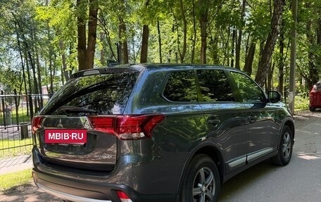 Mitsubishi Outlander III рестайлинг 3, 2017 год, 1 850 000 рублей, 11 фотография