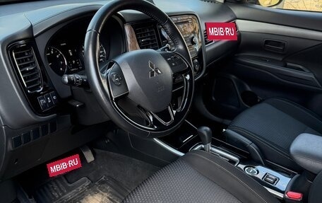 Mitsubishi Outlander III рестайлинг 3, 2017 год, 1 850 000 рублей, 13 фотография