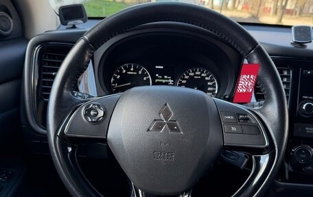 Mitsubishi Outlander III рестайлинг 3, 2017 год, 1 850 000 рублей, 24 фотография