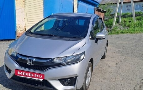 Honda Fit III, 2016 год, 800 000 рублей, 10 фотография