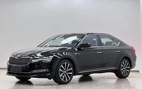 Skoda Superb III рестайлинг, 2025 год, 2 140 000 рублей, 1 фотография