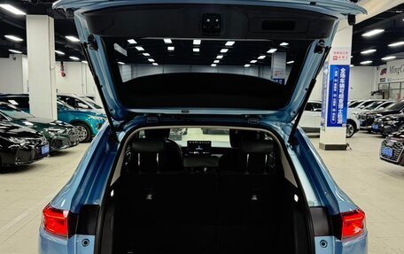 Honda Vezel, 2023 год, 1 820 000 рублей, 13 фотография