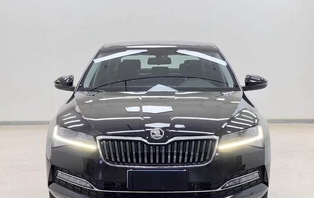 Skoda Superb III рестайлинг, 2025 год, 2 140 000 рублей, 2 фотография