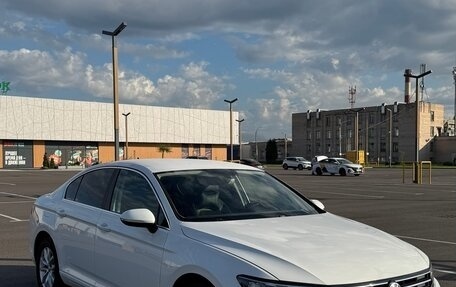 Volkswagen Passat B8 рестайлинг, 2020 год, 1 950 000 рублей, 2 фотография