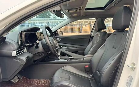 Hyundai Elantra, 2021 год, 1 250 000 рублей, 5 фотография