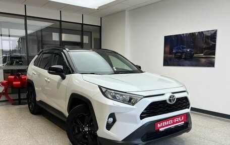 Toyota RAV4, 2021 год, 3 400 000 рублей, 3 фотография