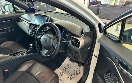 Toyota C-HR I рестайлинг, 2017 год, 1 999 900 рублей, 10 фотография