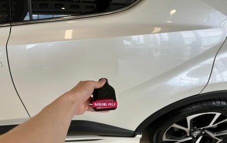 Toyota C-HR I рестайлинг, 2017 год, 1 999 900 рублей, 23 фотография