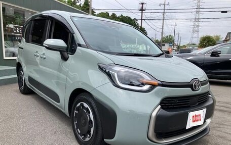 Toyota Sienta, 2023 год, 1 150 000 рублей, 2 фотография
