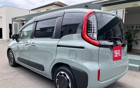 Toyota Sienta, 2023 год, 1 150 000 рублей, 4 фотография