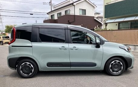 Toyota Sienta, 2023 год, 1 150 000 рублей, 7 фотография