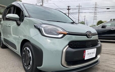 Toyota Sienta, 2023 год, 1 150 000 рублей, 3 фотография