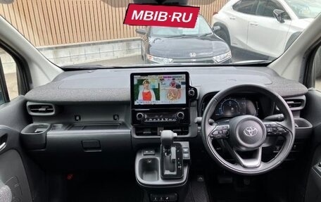 Toyota Sienta, 2023 год, 1 150 000 рублей, 11 фотография